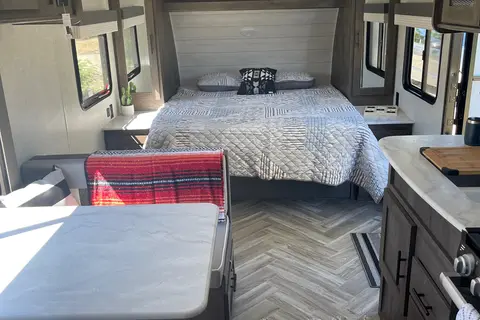Fully stocked Salem Bunkhouse