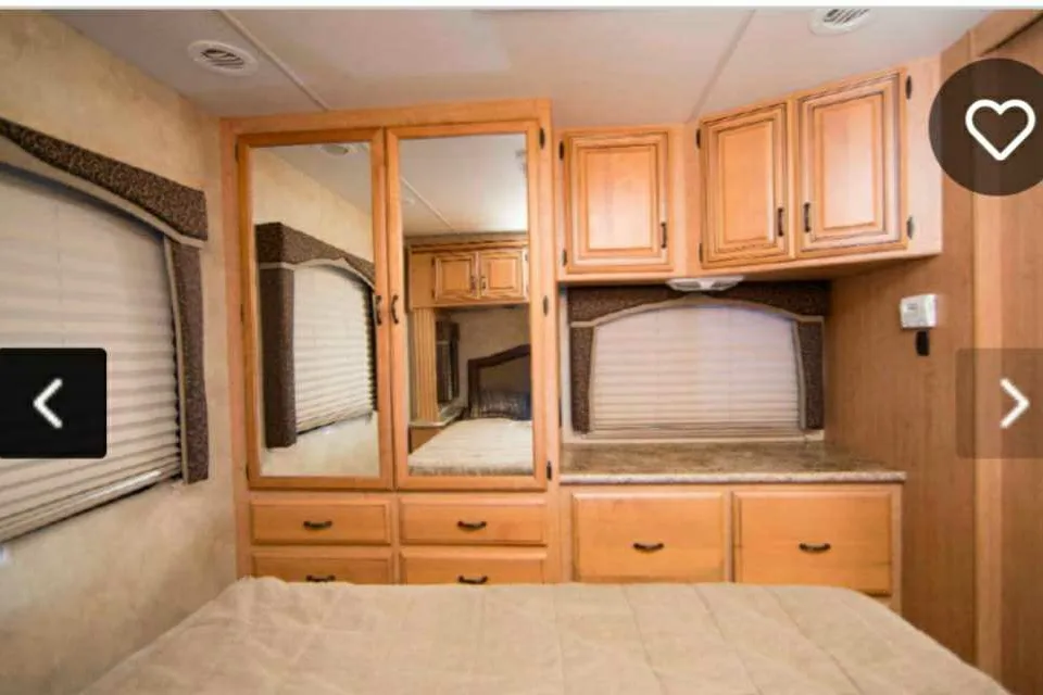 2011 Thor Motor Coach Four Winds Hurricane 32A Class A