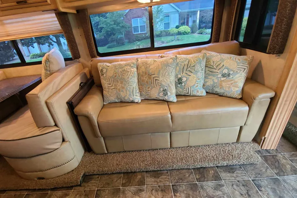 2011 Thor Motor Coach Four Winds Hurricane 32A Class A