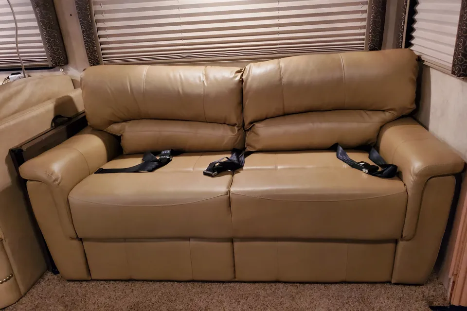 2011 Thor Motor Coach Four Winds Hurricane 32A Class A