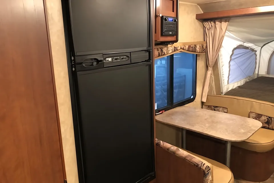 Dutchmen Kodiak Express 172 E Hybrid