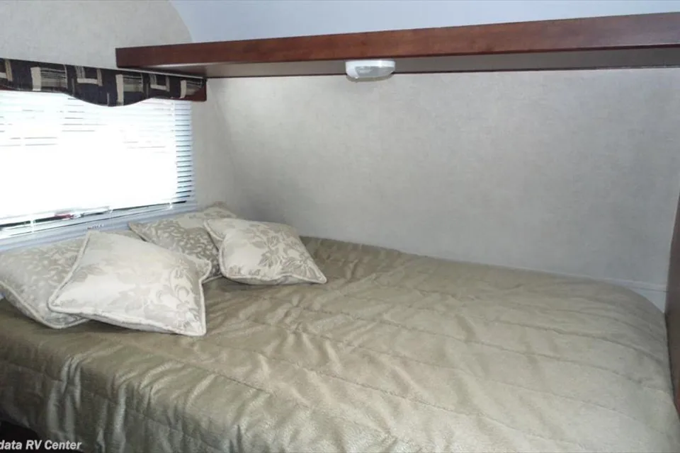 Eclipse 24' Milan includes Generator, payment options