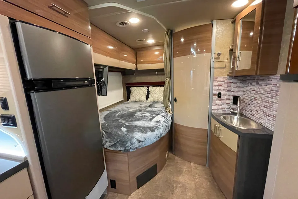  2016 Itasca Navion 24J A&H DIRECT RV RENTALS