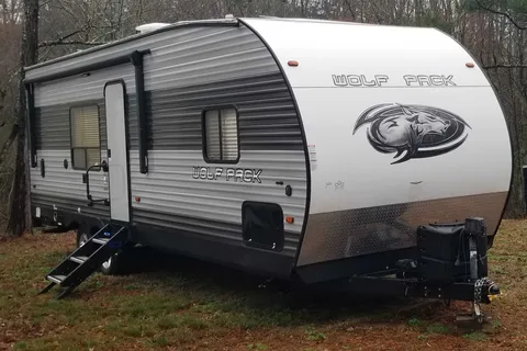 Shawn 's Forest River Wolfpack 24pack14  Toy Hauler