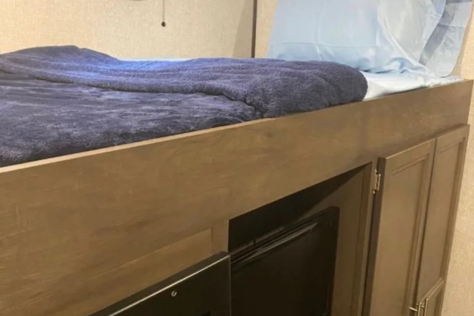 RV Kong