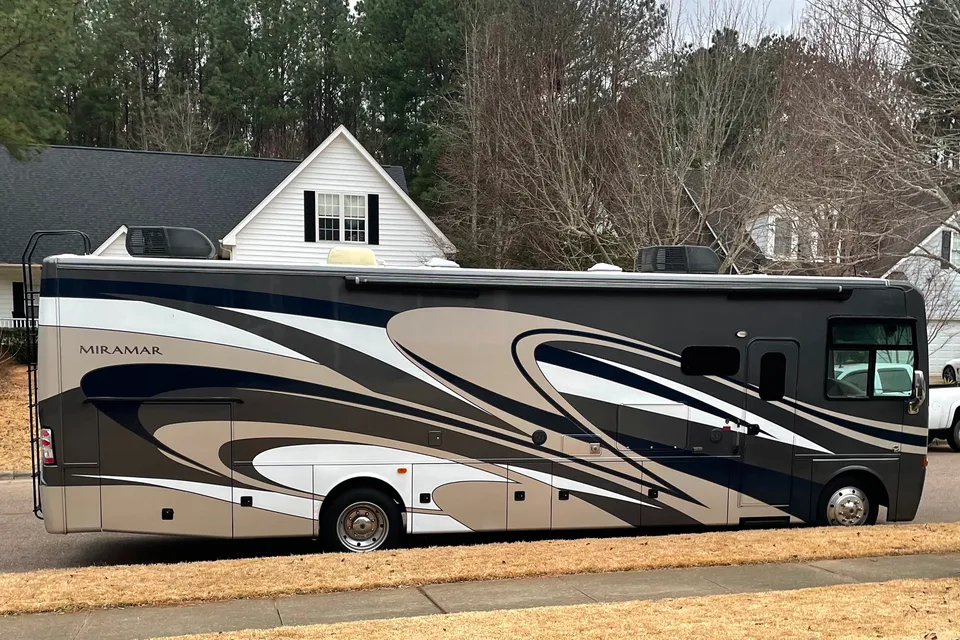 Michael's Thor Motor Coach Miramar 34.2 Class A