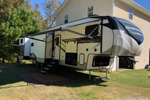 2 Full Baths and Separate Bunkhouse