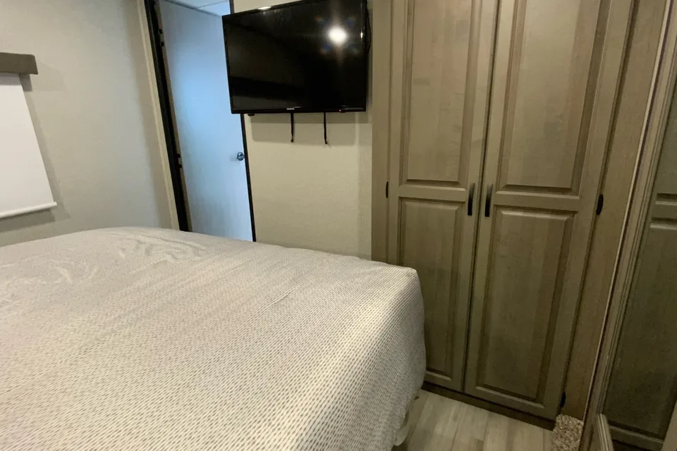 2 Full Baths and Separate Bunkhouse