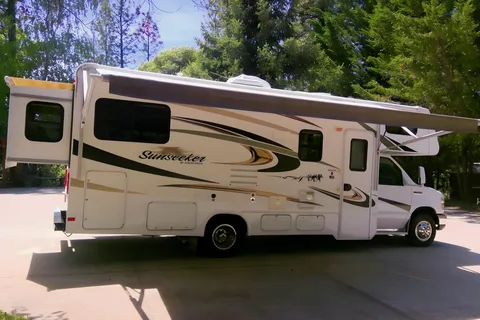 SUNSEEKER 25Ft. w/ 3 Slides - Rusty's RV Adventure