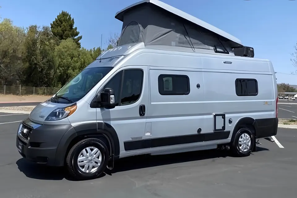 Frank's Winnebago Dodge Solis Class B