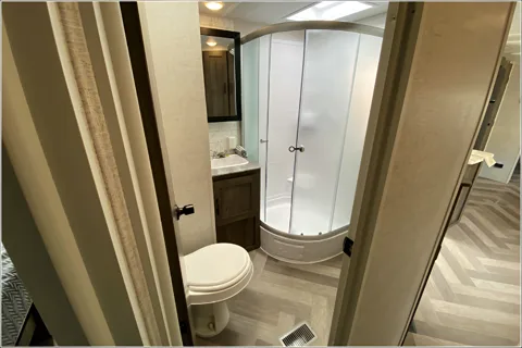 *The Comfy* 2021 Forest River RV Salem: Sleeps 10