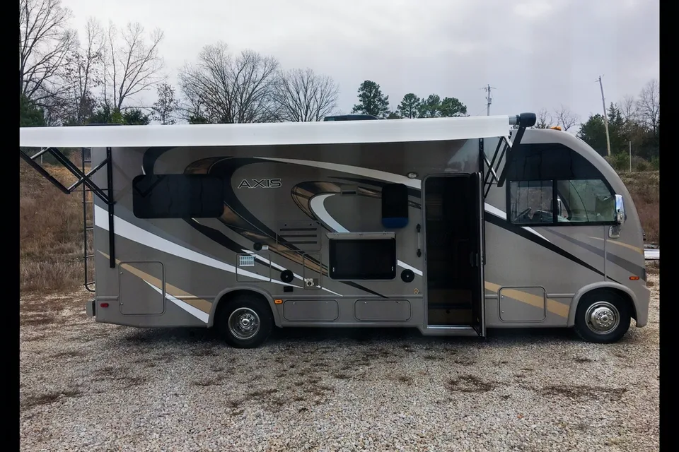 “Getaway” 2016 Thor Axis 24.1 Class A crossover to Class C