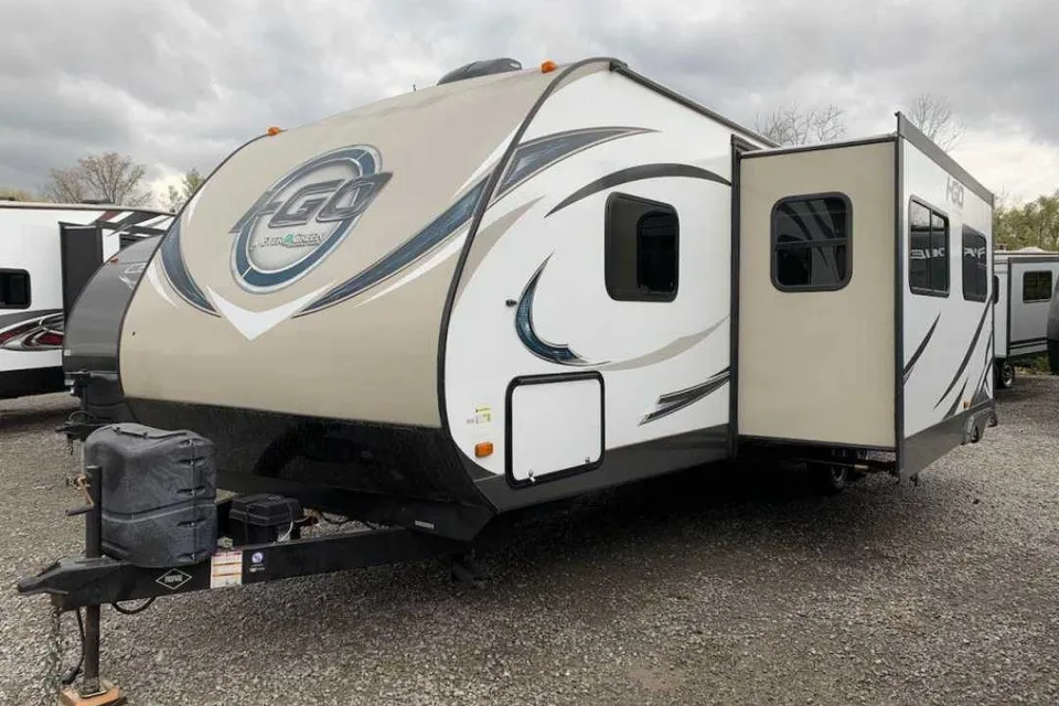 Jeremy 's Igo 28bhs Travel Trailer