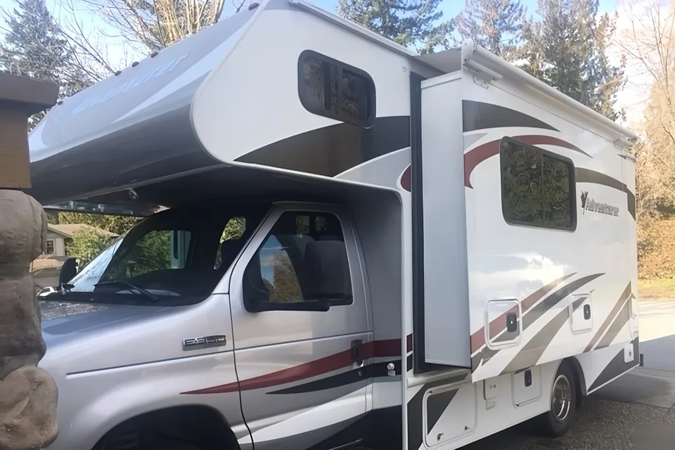 Ford ALP Adventurer 23DS*15 Class C