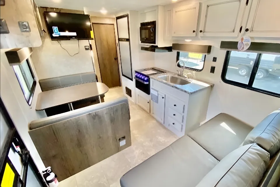 Ranger 2 - Great family layout - Modern Décor With Double Bunks!!