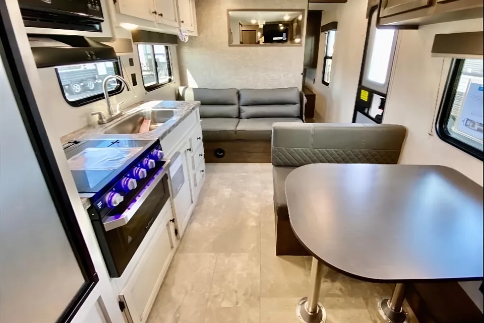 Ranger 2 - Great family layout - Modern Décor With Double Bunks!!