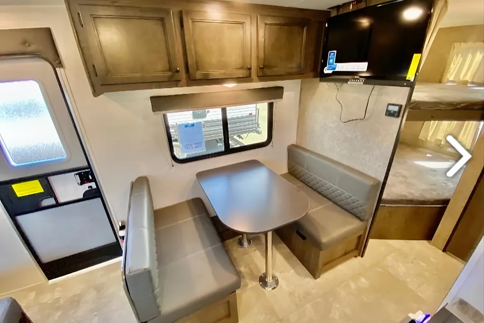 Ranger 2 - Great family layout - Modern Décor With Double Bunks!!