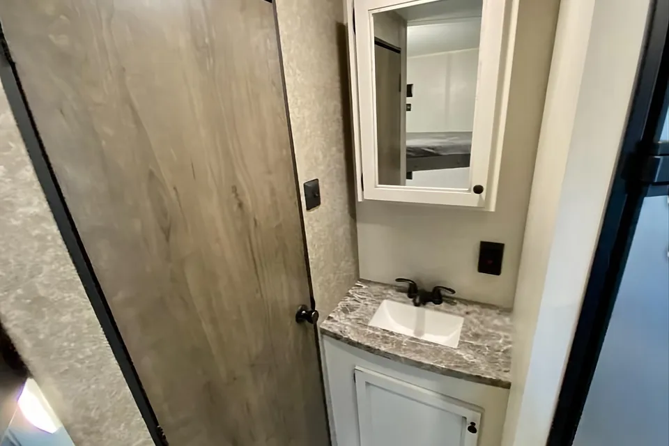 Ranger 2 - Great family layout - Modern Décor With Double Bunks!!