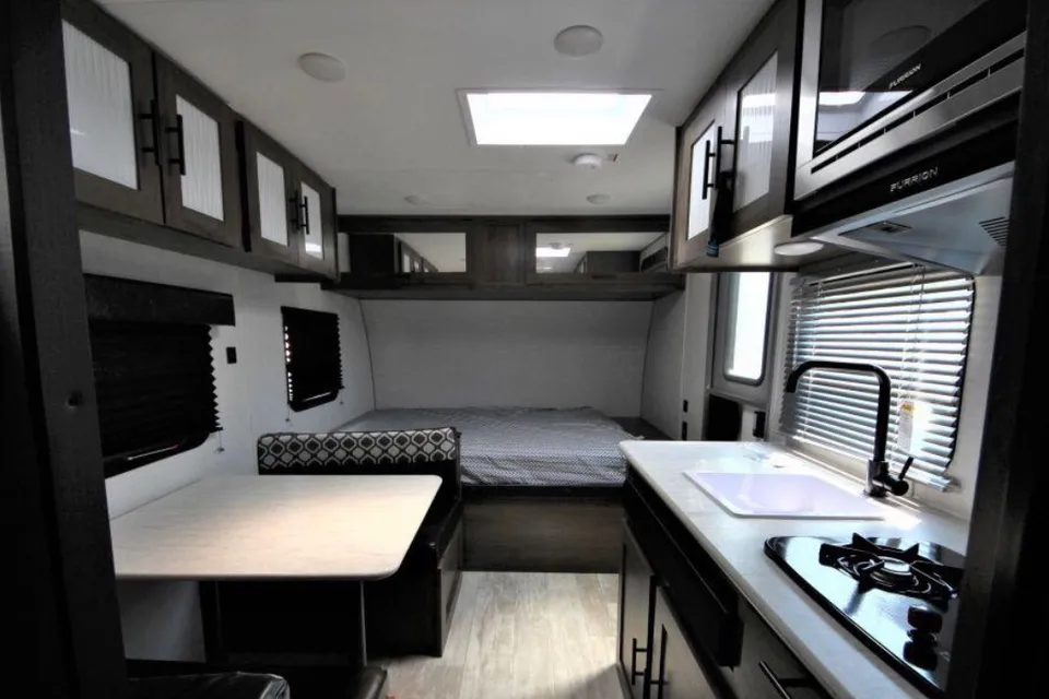 2021 Avenger trailer 16 BH with bunks