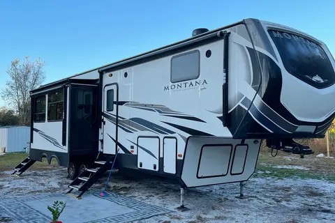 LUXURY Away from home!!! Jonathan’s Montana High Country