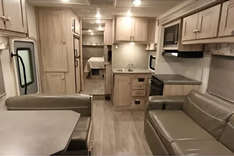 Tout inclus / All inclusive Forest River Sunseeker 3250 Class C
