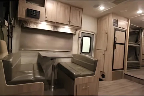 Tout inclus / All inclusive Forest River Sunseeker 3250 Class C