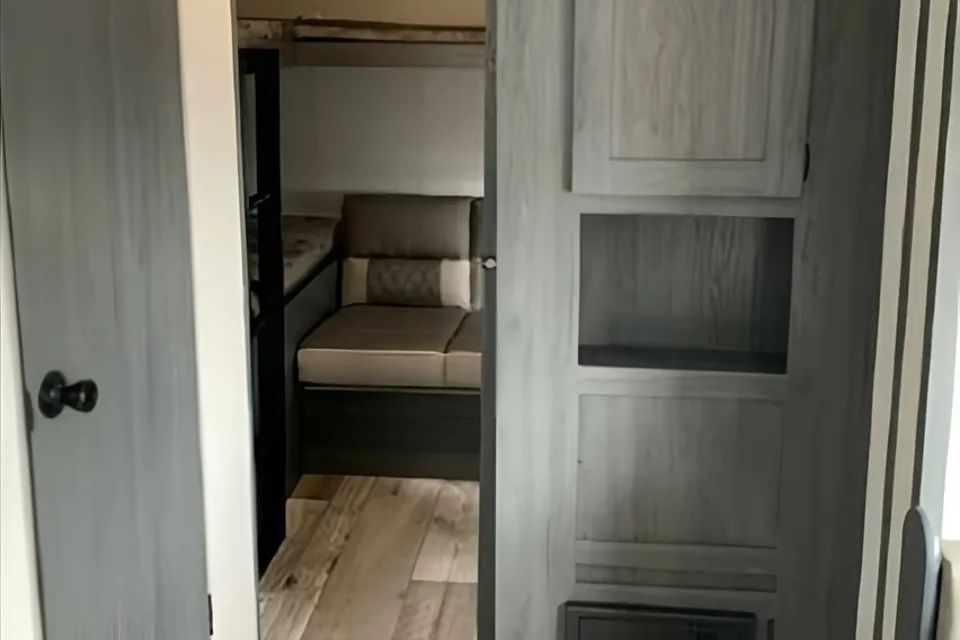 Bruce-Sleep 8-10 NEW 2021 Dutchmen Aspen Trail LE 29BH