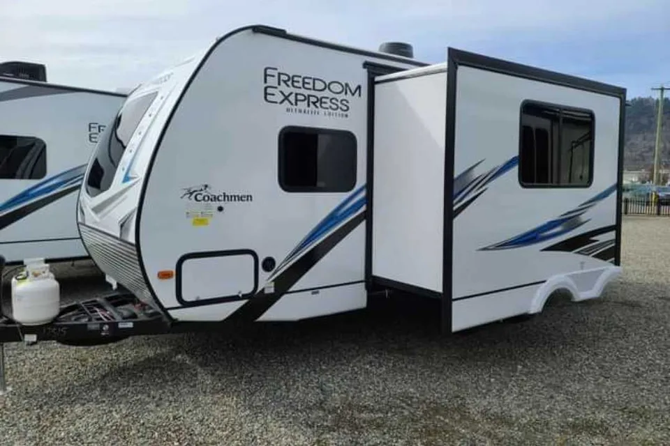 Frank and Karla's Ultralight 26' bunkhouse