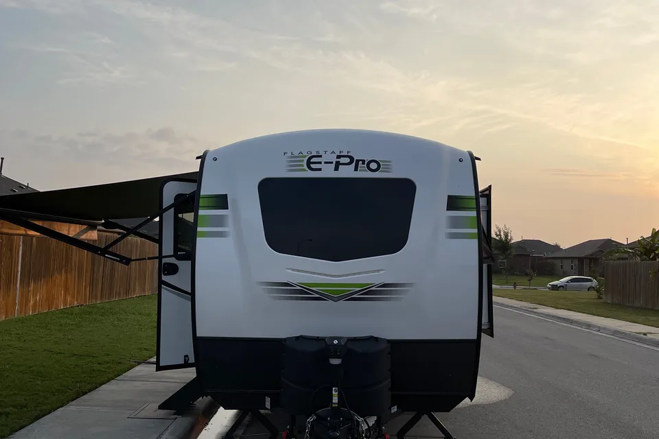 Joseph's Flagstaff E Pro 16 BH Travel Trailer