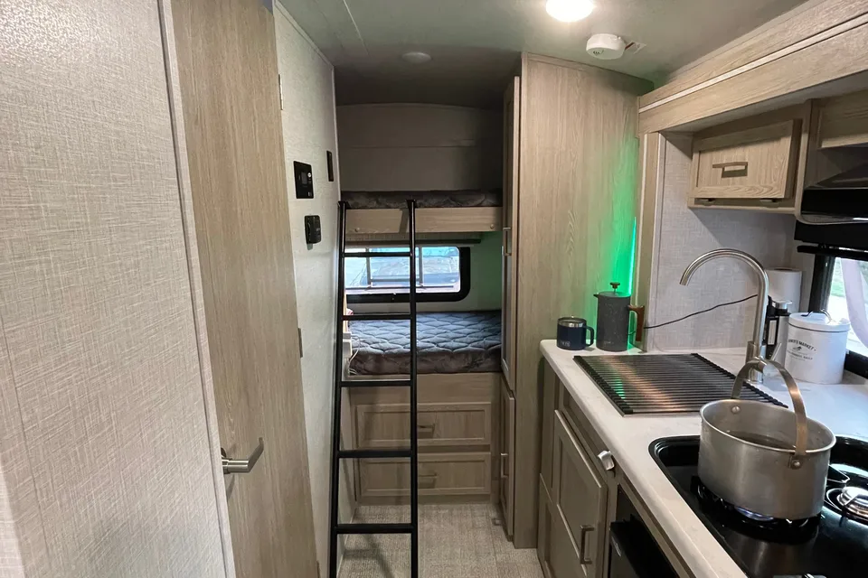 Joseph's Flagstaff E Pro 16 BH Travel Trailer