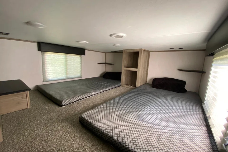 Crain - Cherokee Arctic Wolf 3990 Fifth Wheel
