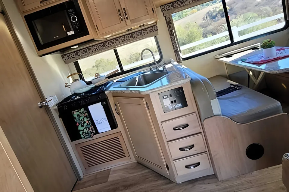 2020 Four Winds Adventure Wagon