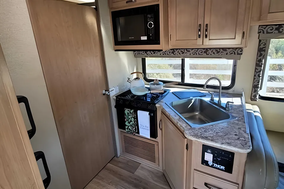 2020 Four Winds Adventure Wagon