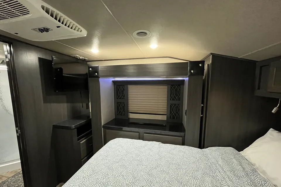 Genesis Supreme Rv 40CR Fifth Wheel Delivery