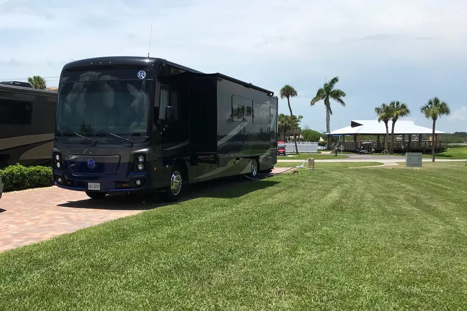 Ronnie's Holiday Rambler Navigator xe Class A Delivery / Stationary only