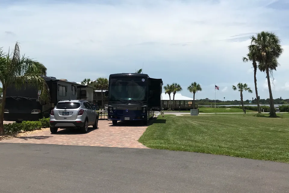 Ronnie's Holiday Rambler Navigator xe Class A Delivery / Stationary only