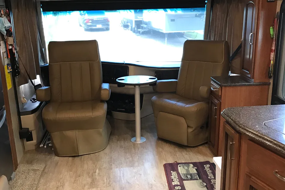 Ronnie's Holiday Rambler Navigator xe Class A Delivery / Stationary only