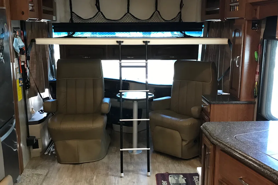 Ronnie's Holiday Rambler Navigator xe Class A Delivery / Stationary only
