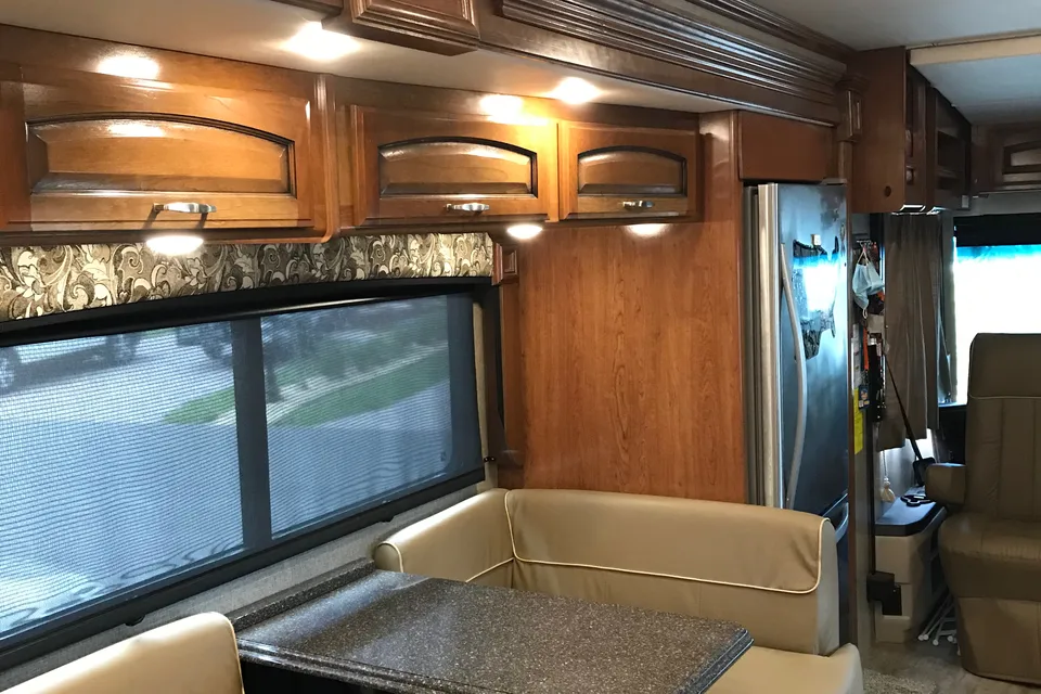 Ronnie's Holiday Rambler Navigator xe Class A Delivery / Stationary only