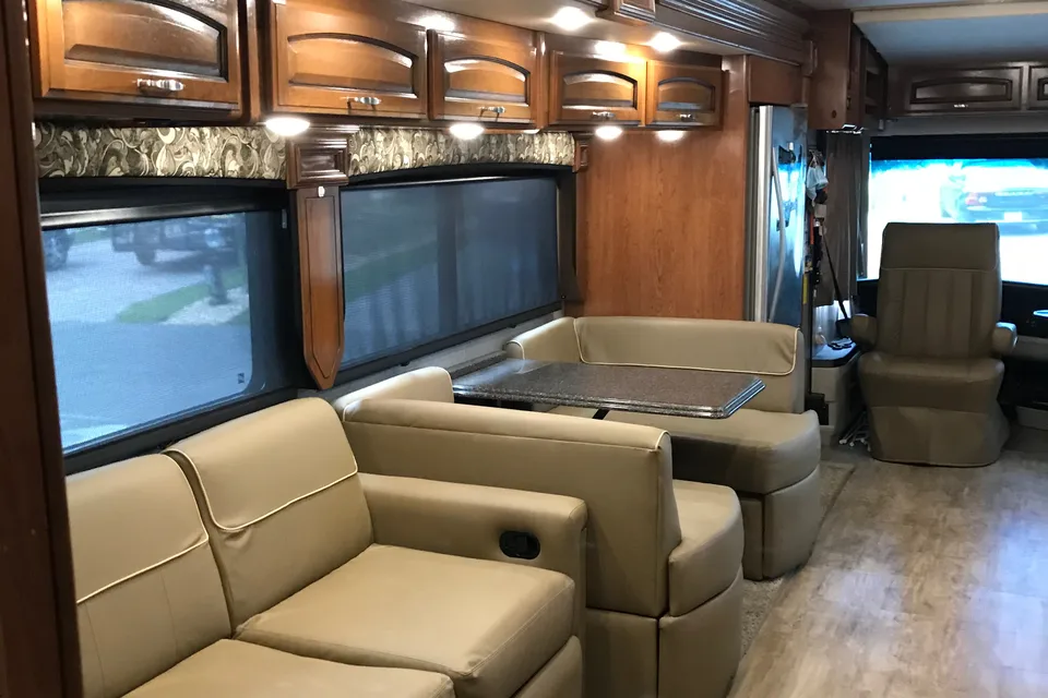 Ronnie's Holiday Rambler Navigator xe Class A Delivery / Stationary only
