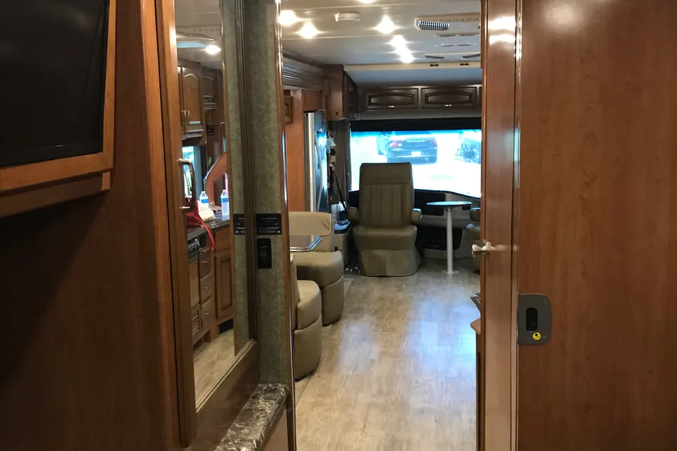 Ronnie's Holiday Rambler Navigator xe Class A Delivery / Stationary only