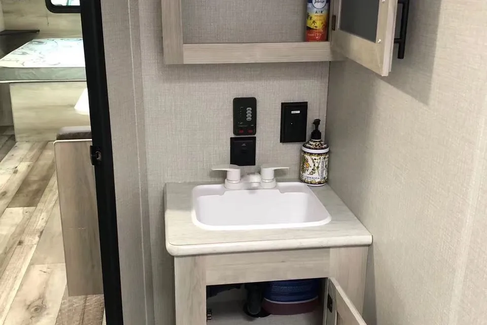 ZZ’s KZ Escape Travel Trailer