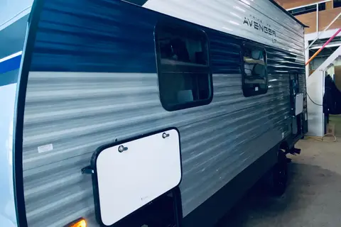 DISCOUNTED *SUV and VAN Towable  AVENGER 16BH