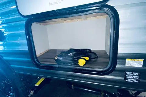 DISCOUNTED *SUV and VAN Towable  AVENGER 16BH