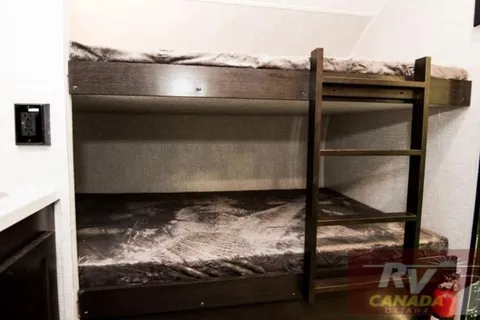 Braxton Bushwacker 17BH Micro Trailer, Sleeps 4! 