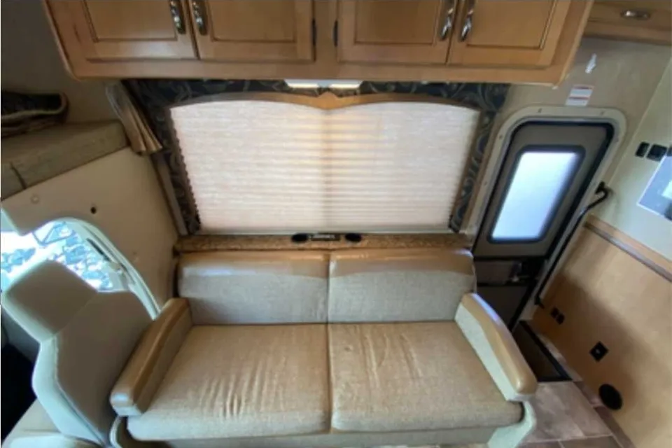 Thor Motor Coach Four Winds  Class C