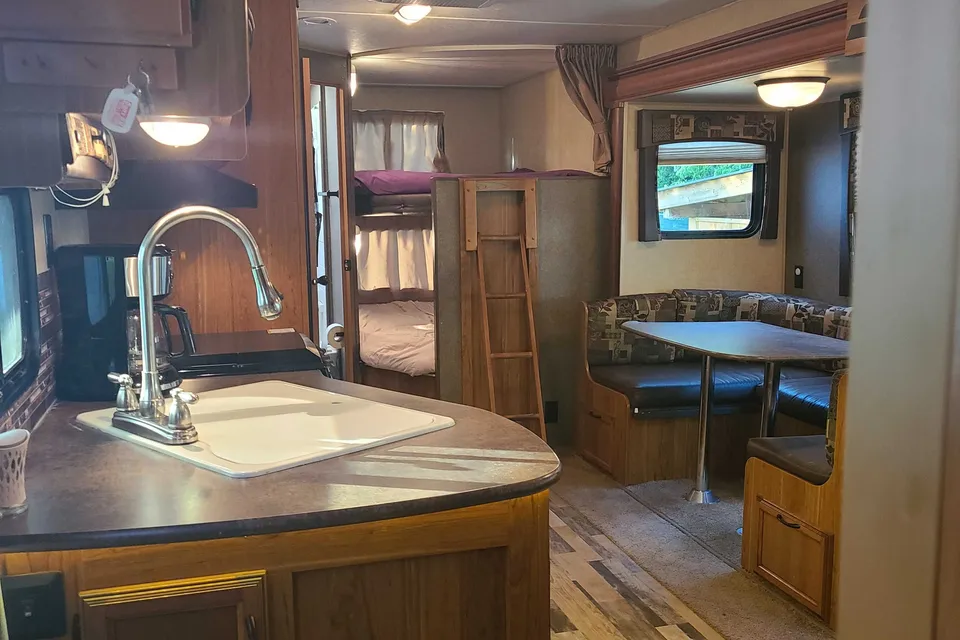 Beautiful Family Camper - DELIVERY ONLY!