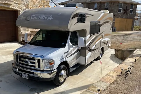 Chuck and Tammy’s Four Winds 22E Class C