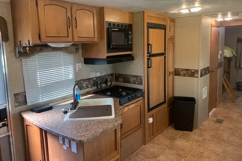 Family Bunkhouse/Outdoor Kitchen Will Deliver and Return