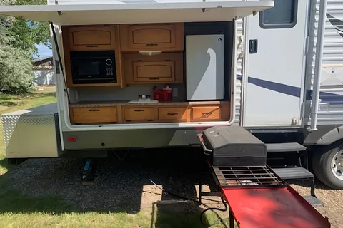 Family Bunkhouse/Outdoor Kitchen Will Deliver and Return